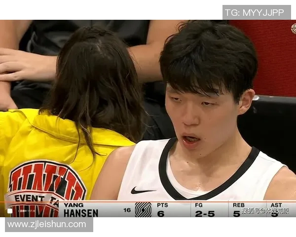 杨瀚森三节出战14分钟,投篮2中1得到3分1助攻2抢断1盖帽 杨瀚森三节出战14分钟,投篮2中1得到3分1助攻2抢断1盖帽
